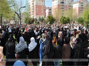 Heniyye ailesi ve Gazze şehitleri için gıyabi cenaze namazı kılındı, açıklama yapıldı