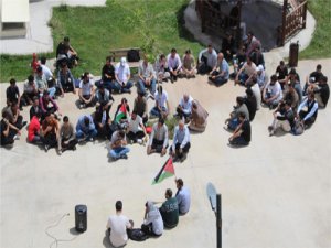 Üniversite Öğrencileri Oturma Eylemiyle Katliama Tepkilerini Sürdürdüler