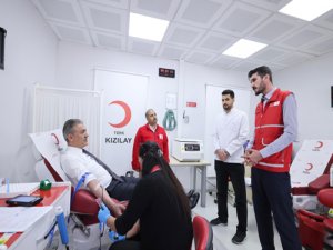 Vali Tuncay Akkoyun, Geleneksel Kan Bağışı Kampanyasına Katıldı