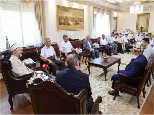 Diyanet İşleri Başkanı Erbaş akademisyen ve öğrencilerle bir araya geldi