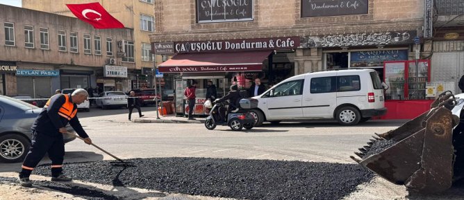Midyat’ta Asfalt Bakım ve Onarım Çalışmaları Hız Kesmeden Sürüyor