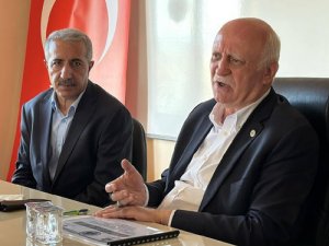 Bayraktar, Gercüş Ziraat Odası’nı Ziyaret Etti: Çiftçilerle Görüştü, Yem Bitkisi Dağıttı
