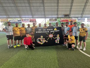 Futbol Takımları Sahaya Engelliler Haftası Pankartıyla Çıktı