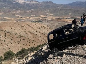Şırnakta ticari araç şarampole yuvarlandı: 3 ölü 3 yaralı
