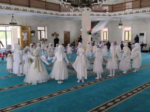 MİNİK KALPLERDEN DUYGULANDIRAN PROGRAM