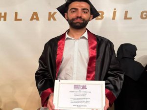 Midyatlı Hemşehrimiz, Mezuniyet Törenine Damga Vurdu!