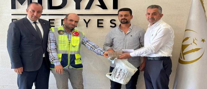 Midyat Belediyesi Temizlik Personelinden Örnek Davranış