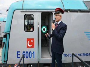 Yeni nesil demiryolu araçları teslim edildi 