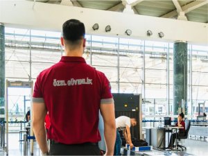 Havalimanlarına girişte sıvı kısıtlamaları uygulanırken aynı sıvı neden içeride satılıyor? 