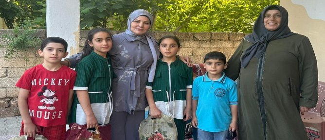 AK Parti Kadın Kolları Başkanı’ndan Anlamlı Ziyaret: Çocuklara Bayramlık Sürprizi