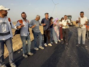 Midyat’ta 50 yıl sonra mahallelerine dönen Ezidiler, asfalt sevinci