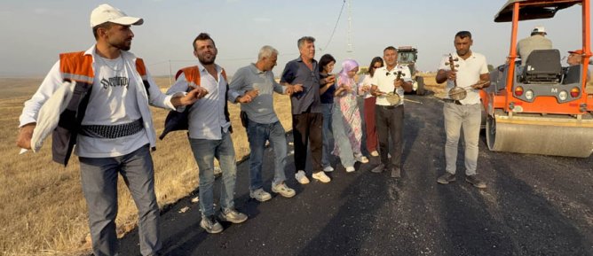 Midyat’ta 50 yıl sonra mahallelerine dönen Ezidiler, asfalt sevinci