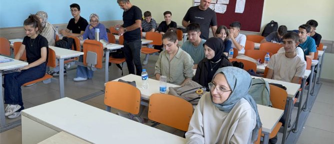 Öğretmenler, Öğrencilerin Geleceği İçin Yaz Tatilinden Vazgeçti 