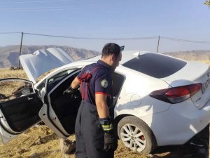 Cizrede otomobil şarampole yuvarlandı: 3 yaralı