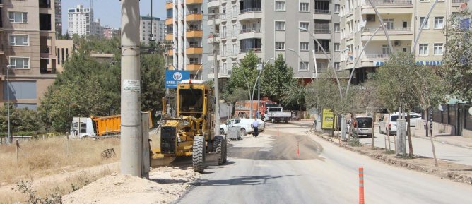 Mardin halkı, okul öncesi en işlek caddesindeki yol çalışmalarının bitmesini arzuluyor 
