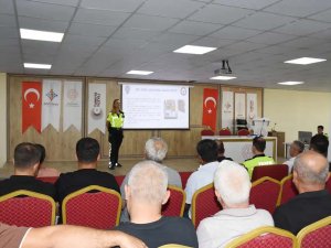 Batmanda okul servis şoförlerine trafik eğitimi