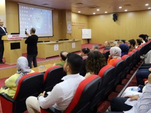 Şanlıurfa’da aşıyla ilgili yanlış bilgilere karşı uzmanlar bir araya geldi