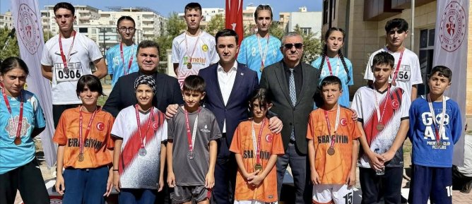 MİDYAT’TA KROS ŞAMPİYONLARINA ÖDÜLLERİ TAKDİM EDİLDİ