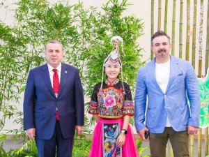 MİDYAT ARTIK DÜNYA SAHNESİNDE