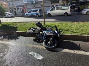 Midyat’ta Motosiklet ile Otomobil Çarpıştı: 1 Yaralı