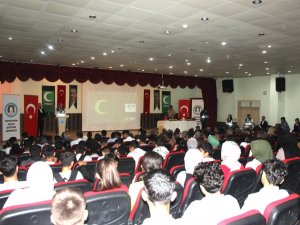 Doç. Dr. Öz: Bağımlılık, nefsani dürtülerin neticesinde hasıl olan bir idrake tabi olmaktır