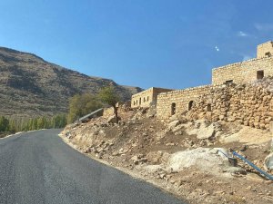 Sivrice Mahallesi ile Çevre Mezralara 14 Kilometrelik Yol Asfaltlandı