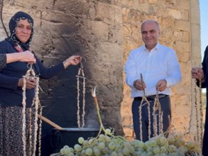 Ömerli’de Mazrone Üzümleri Pekmez ve Cevizli Sucuğa Dönüşüyor