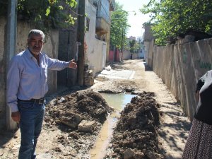 Batmanda mahalle sakinleri: Alt yapı çalışması çileye dönüştü, iki aydır içme suyu boşa akıyor