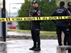 Oto galericiler sitesinde taşlı sopalı kavga: 3 yaralı