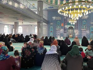 Batmandaki camide bu hafta çocuk terbiyesi konusu ele alındı