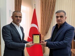 GAZETECİLİK EMEĞİNE MİDYAT’TAN ANLAMLI TAKDİR