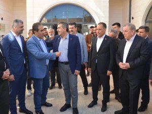 BAKAN YUSUF TEKİN MİDYAT MİLLET BAHÇESİ’NDEKİ KÜTÜPHANEYİ ZİYARET ETTİ