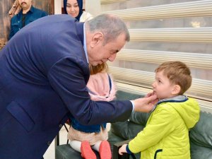 BAŞKAN VEYSİ ŞAHİN’DEN “MİNİK KALPLER”E ANLAMLI ZİYARET