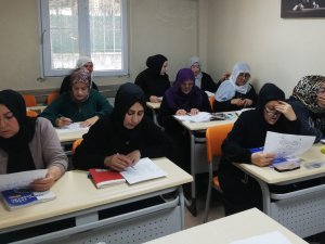 Kadınlara yönelik okuma yazma kursu devam ediyor
