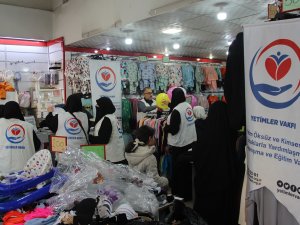 Yetimler Vakfından Cizrede onlarca yetime bot ve mont desteği