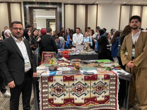 Yeşilay Şırnak şubesi, İstanbul’daki zirvede kültürel zenginliklerini tanıttı