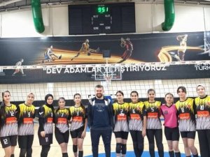 Aziz Önen Kız Anadolu Lisesi’nden Voleybolda İl Üçüncülüğü