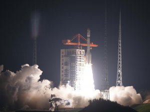 Çin, 17’nci grup uydularını uzaya gönderdi