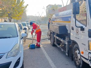 Midyat Belediyesi’nden Aralıksız Kaldırım Yıkama ve Çevre Temizliği Çalışmaları Sürüyor