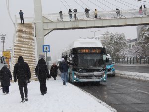 Diyarbakır’da yoğun kar yağışı etkisini sürdürüyor