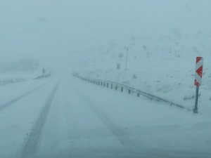 Dargeçit’te kar yağışına hazırlıksız yakalanan belediyeye tepki: Ulaşımda aksama oldu