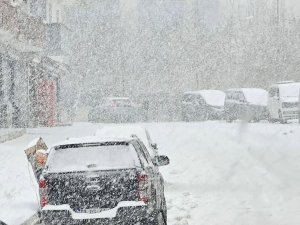 Şırnak’ta yollar buz pistine döndü