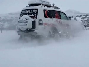 112 kış mücadelesi sürüyor: Paletli ambulanslarla 78 hastaya ulaşıldı