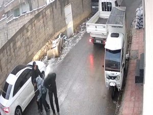 Mardin’de kopan elektrik teli gencin üzerine düştüğü anlar kameraya yansıdı