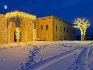 Mor Gabriel (Deyrulumur) Manastırı Kar Altında Işıklarla Büyüledi