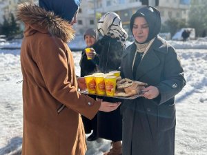 GÖNÜLLERE DOKUNAN “SICAK ÇORBA” İKRAMI