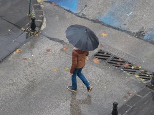 Ülkenin batı ve kuzeyi için kuvvetli yağış ve fırtına uyarısı