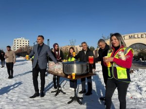 MİDYAT BELEDİYESİNDEN SOĞUK GÜNLERDE GÖNÜLLERİ ISITAN “SICAK ÇORBA” İKRAMI