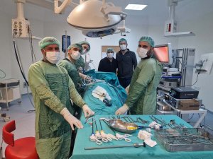 Viranşehir Devlet Hastanesi’nde böbrek kisti kapalı yöntemle alındı