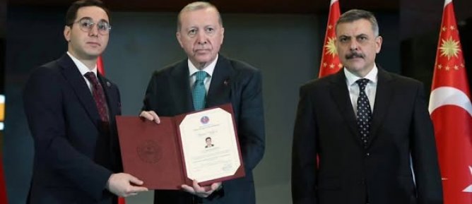 Gercüş ve Midyat’ın Gururu: Kaymakam Öztaş’a Külliye’de Anlamlı Ödül Verildi